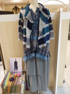 １１０５２７０１.